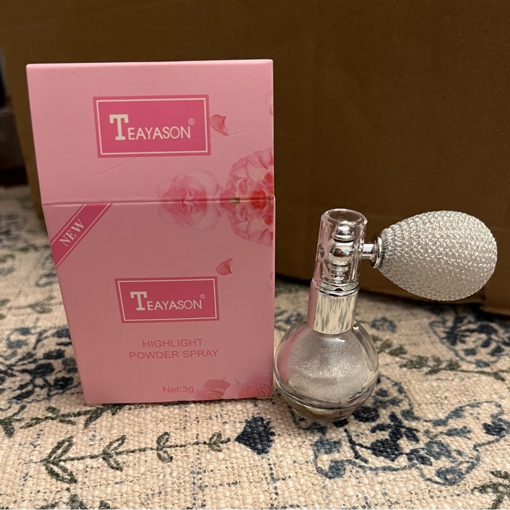 Teayason Highlight Powder Spray with Silver Atomizer